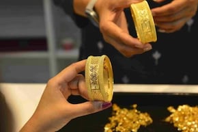 Gold Price Today: आज फिर औंधे मुंह गिरे सोने-चांदी के भाव, जानें आपके शहर में 10 ग्राम गोल्ड का ताजा रेट
