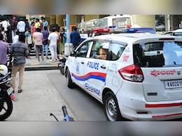 दुबई से लौटे पति ने पहले पत्नी की हत्या की फिर खुद फंदे से लटक गया, चौंका रही बेंगलुरु की ये घटना दुबई से लौटे पति ने पहले पत्नी की हत्या की फिर खुद फंदे से लटक गया, चौंका रही बेंगलुरु की ये घटना