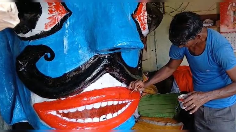 40 फीट का रावण और 25 का कुंभकर्ण तैयार, कलाकार बोला- हम कलयुग के रावण को बनाते हैं 40 फीट का रावण और 25 का कुंभकर्ण तैयार, कलाकार बोला- हम कलयुग के रावण को बनाते हैं