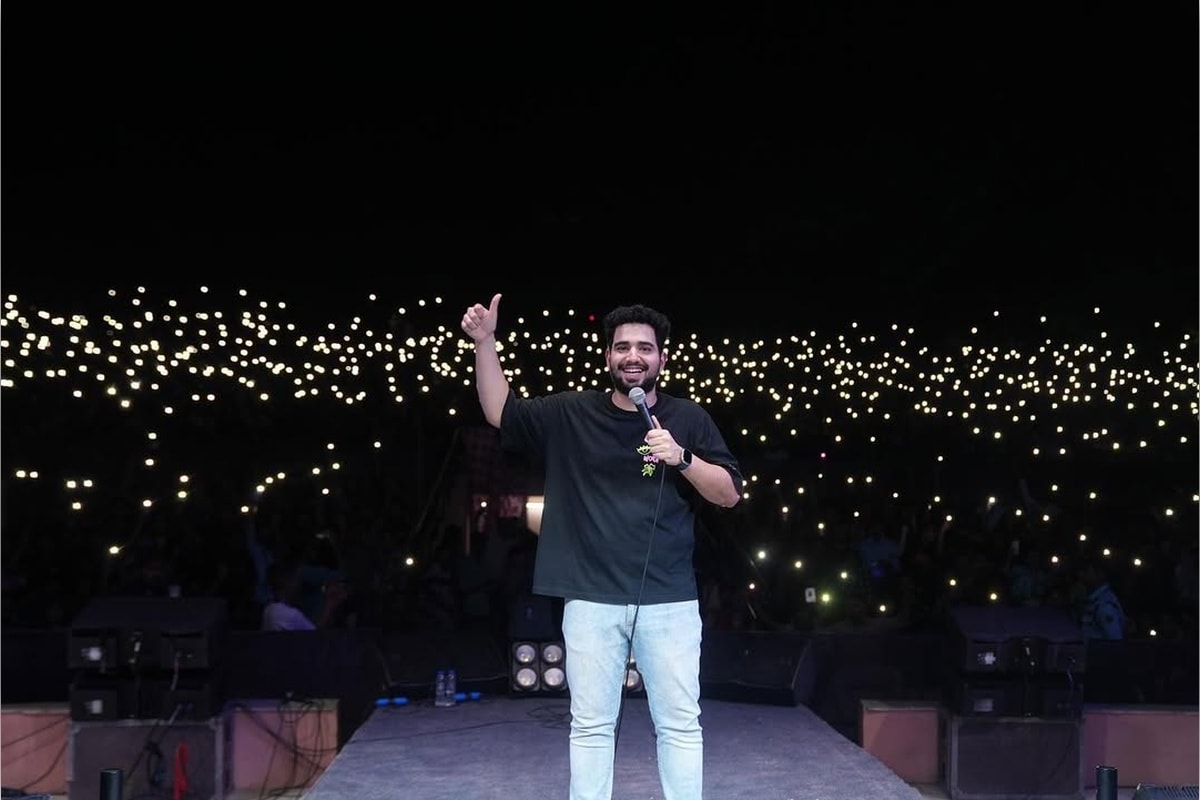 Samay Raina Seeks Blessings of Bappa at Lalbaugcha Raja Pandal