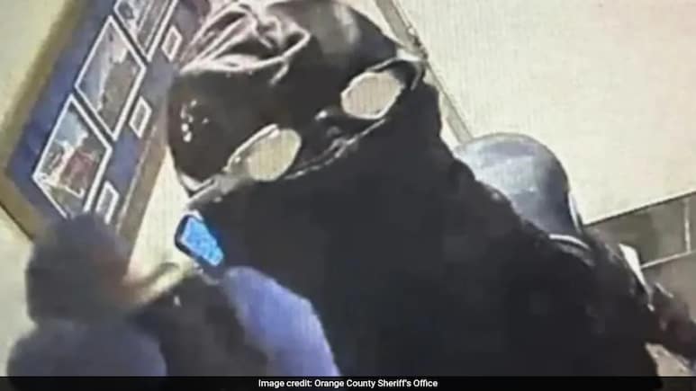 Thief In Scuba Gear Swims Away After Stealing Thousands From Disney Restaurant In US Thief In Scuba Gear Swims Away After Stealing Thousands From Disney Restaurant In US