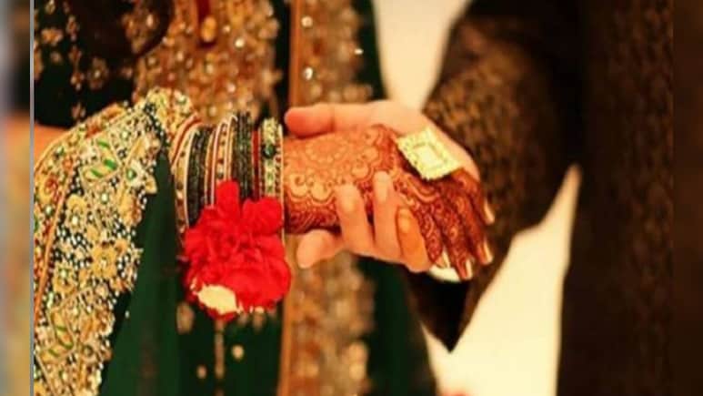 शादी के दिन फाड़ दिए जाते हैं दूल्हे के कपड़े, भारत के इस समुदाय में है ये अजीब परंपरा