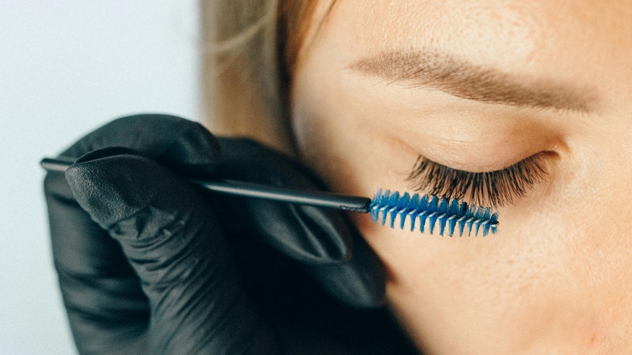 How To Make Mascara Last All Day Without Smudging