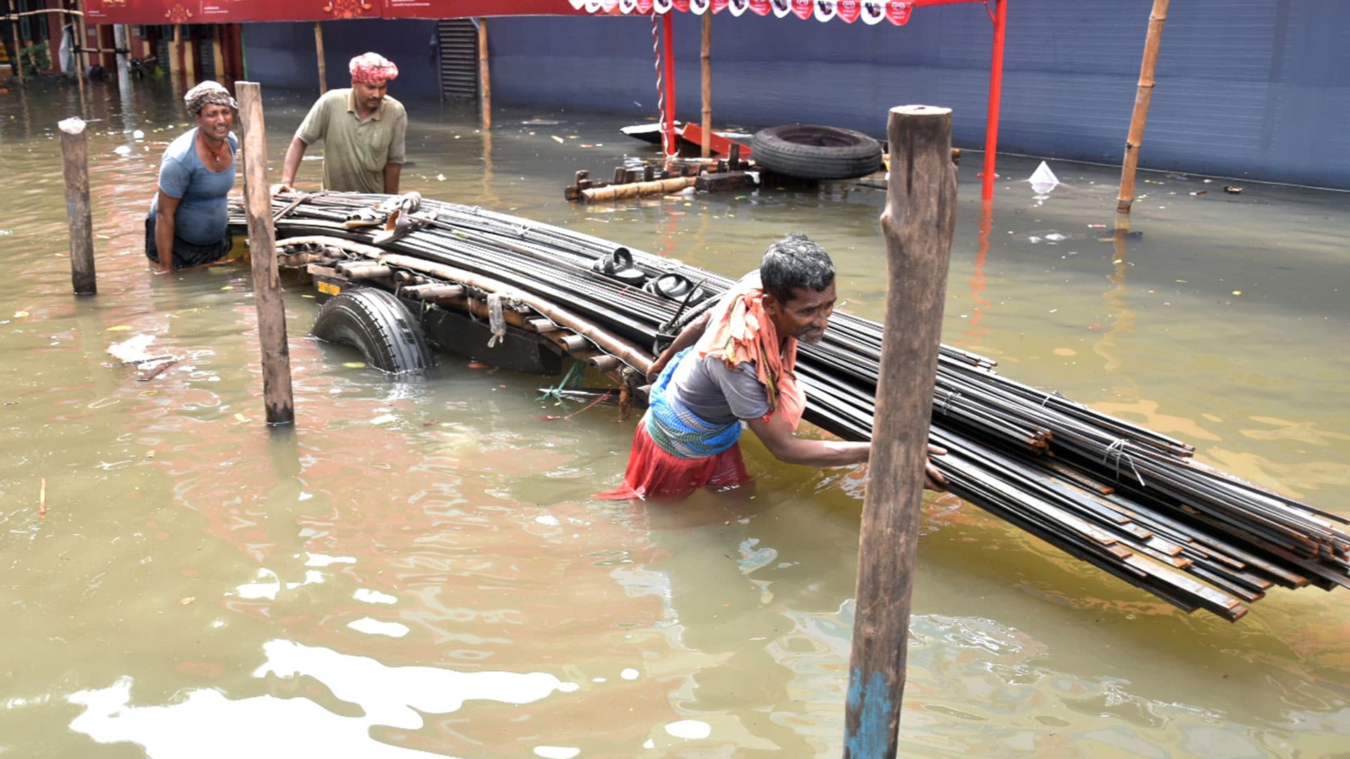 Video : In Rain-Hit Kolkata, Life Far From Normalcy, Days Before Durga Puja