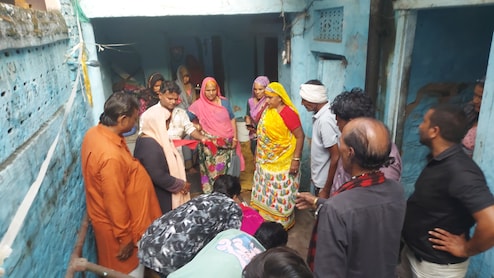 सद्भाव की मिसाल: मुस्लिम युवकों ने अकेली बुजुर्ग महिला का हिंदू रीति-रिवाज से किया अंतिम संस्कार