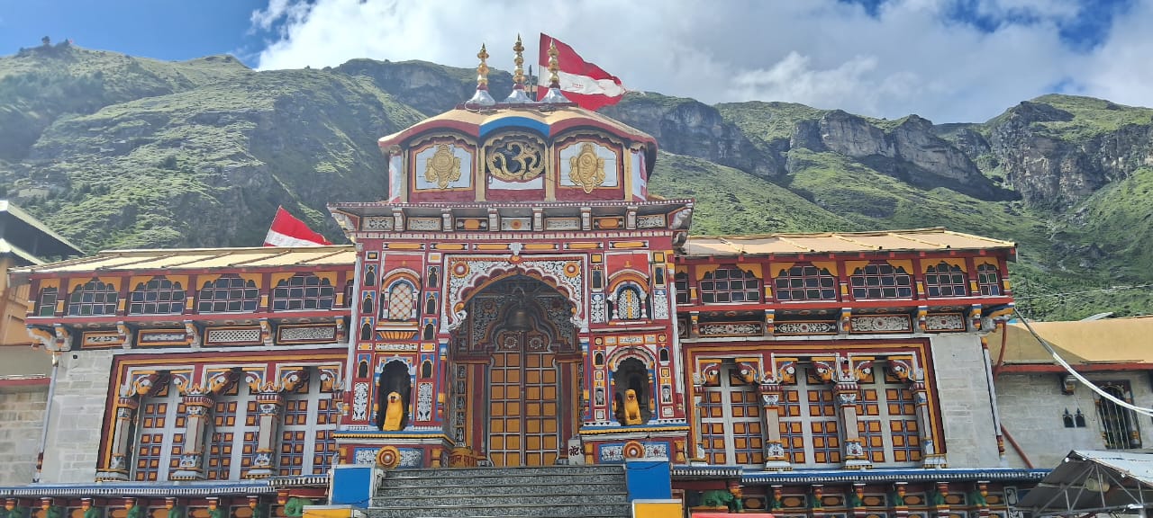 Chandra Grahan: सूतक काल शुरू, बद्री-केदार से लेकर काशी और अयोध्‍या तक मंदिरों के कपाट बंद  