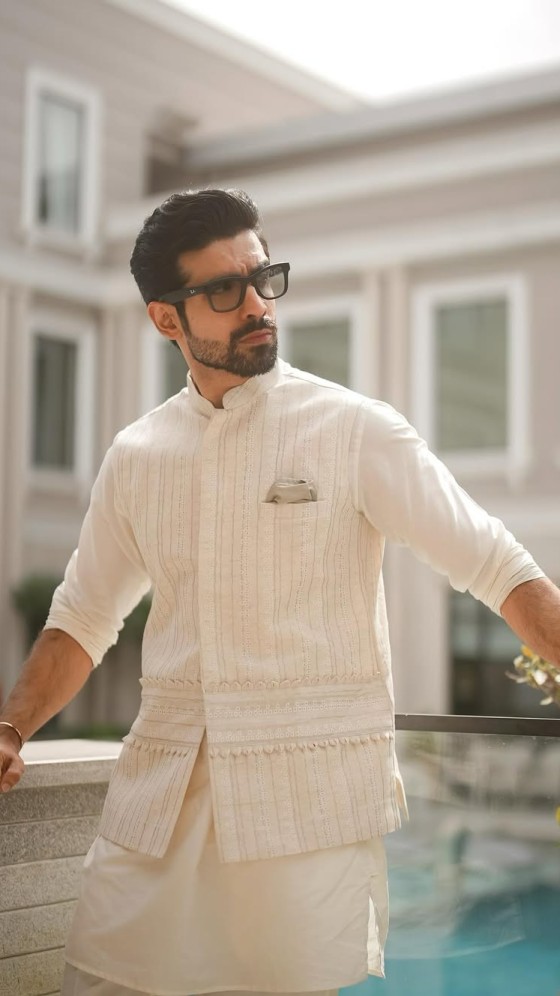 Karron S Dhinggra Looks Dapper in Stylish Ethnic Outfit