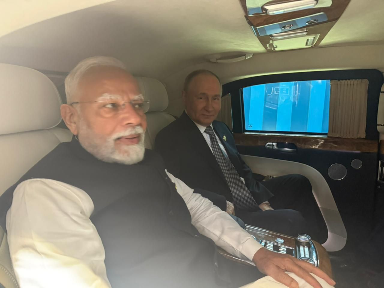 PM Modi SCO Summit 2025 LIVE: PM मोदी और पुतिन में दिख रही गजब की केमिस्‍ट्री, एक ही कार में हुए सवार
