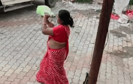 Rajasthan Viral: उदयपुर में पार्किंग के लिए जान देने को तैयार हो गई महिला, खुद पर डाला केरोसिन; देखिए वीडियो