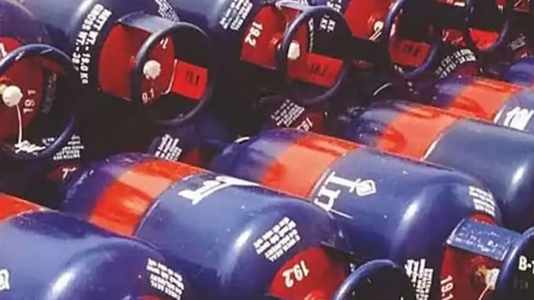 LPG गैस सिलिंडर हुआ 51.50 रुपये सस्‍ता, आज से नई कीमतें लागू, अब कितने में मिलेगा?
