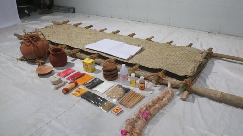 महाराष्ट्र के नासिक में अंतिम संस्कार की तैयारियों के दौरान जिंदा हो गया युवक महाराष्ट्र के नासिक में अंतिम संस्कार की तैयारियों के दौरान जिंदा हो गया युवक