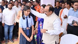 छत्तीसगढ़: सरकारी स्कूलों में पढ़ने वाली छात्राओं को विष्णु सरकार का तोहफा, 10वीं-12वीं पास करने पर मिलेंगे 30000 रुपये