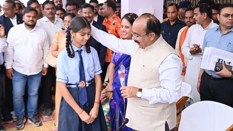 छत्तीसगढ़: सरकारी स्कूलों में पढ़ने वाली छात्राओं को विष्णु सरकार का तोहफा, 10वीं-12वीं पास करने पर मिलेंगे 30000 रुपये