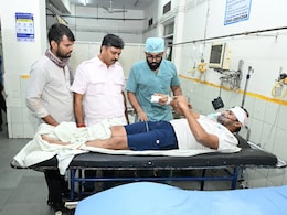 राजस्थान यूनिवर्सिटी में NSUI कार्यकर्ताओं पर लाठीचार्ज, हालचाल लेने जूली पहुंचे हॉस्पिटल; गहलोत-पायलट भी बरसे राजस्थान यूनिवर्सिटी में NSUI कार्यकर्ताओं पर लाठीचार्ज, हालचाल लेने जूली पहुंचे हॉस्पिटल; गहलोत-पायलट भी बरसे