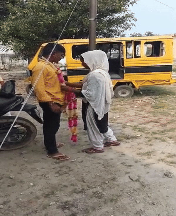 चाची का आया भतीजे पर दिल, जिद पर ऐसी अड़ी कि मांग में भरवा लिया सिंदूर