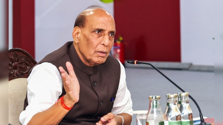 रक्षा मंत्री राजनाथ सिंह ने संयुक्त कमांडर सम्मेलन में अदृश्य खतरों से निपटने की तैयारी पर दिया जोर
