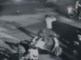 Video: Man Attacks Zepto Delivery Rider With Machete In Bengaluru Video: Man Attacks Zepto Delivery Rider With Machete In Bengaluru