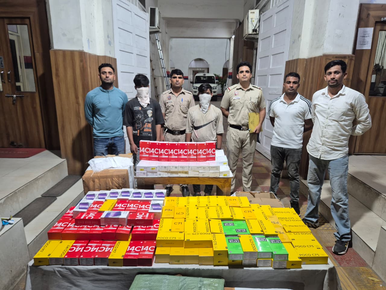 दिल्ली से कुरियर के जरिए बिहार भेजे 385 मोबाइल, बीच में ही हो गए पार, पुलिस ने 18 घंटे में सुलझाया मामला