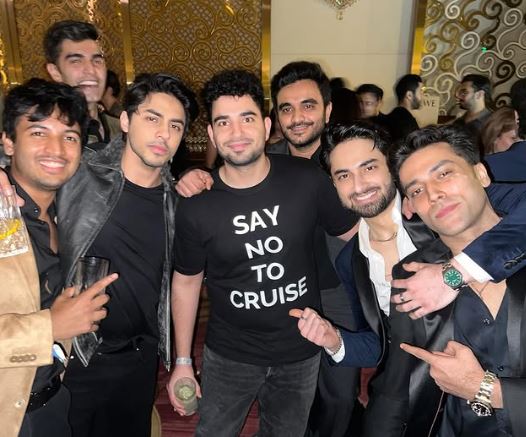 Samay Raina In "Say No To Cruise" T-Shirt Poses With Aryan Khan. Pic Courtesy: Cousin Arjun Chhiba