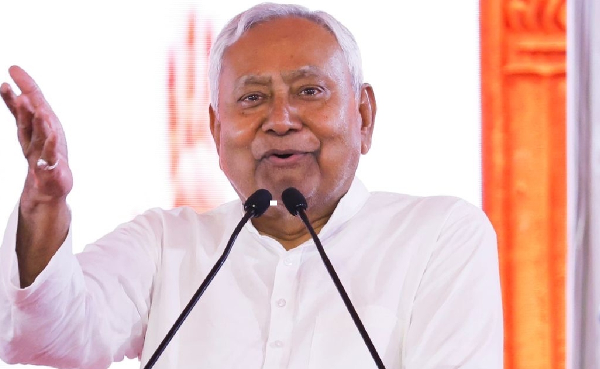 बिहार: नीतीश कुमार ने महिलाओं को दी 80 पिंक बसों की सौगात