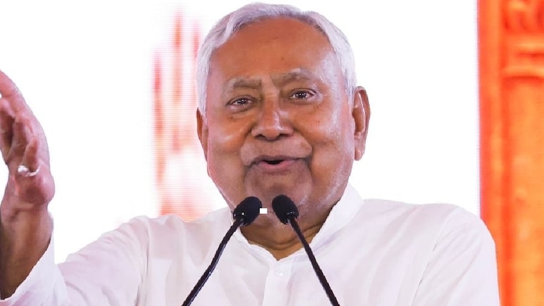 बिहार चुनाव से पहले CM नीतीश का बड़ा ऐलान, स्टूडेंट क्रेडिट कार्ड पर बिना ब्‍याज ₹4 लाख, 10 साल में चुकाएं लोन