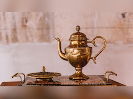 तांबे के बर्तन में रखा पानी कब बन सकता है जहर? कहीं आप भी तो नहीं कर रहे ये गलती तांबे के बर्तन में रखा पानी कब बन सकता है जहर? कहीं आप भी तो नहीं कर रहे ये गलती