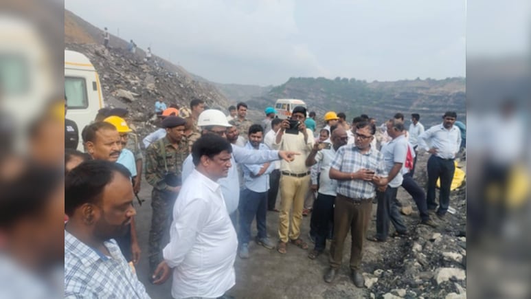 धनबाद में भू-धंसान के दो बड़े हादसे, छह मजदूरों की मौत की आशंका, आधा दर्जन घर जमींदोज धनबाद में भू-धंसान के दो बड़े हादसे, छह मजदूरों की मौत की आशंका, आधा दर्जन घर जमींदोज