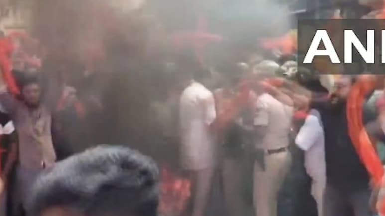 Lord Ganesh Immersion Leads To Clashes In Karnataka's Mandya Lord Ganesh Immersion Leads To Clashes In Karnataka's Mandya