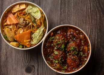 Hakka Noodles, Chilli Chicken And 5 More Desi Chinese Food Combos You Cannot Miss