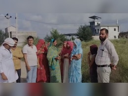 खाटूश्यामजी रोड पर महिला के साथ हो गया कांड, गाय को रोटी खिलाकर लौट रही थी वापस खाटूश्यामजी रोड पर महिला के साथ हो गया कांड, गाय को रोटी खिलाकर लौट रही थी वापस