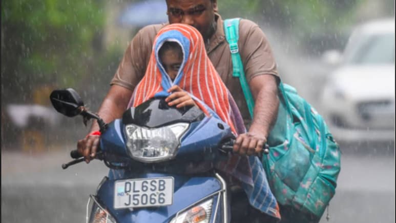 साइक्लोन 'दितवाह' का खतरा,इन राज्यों में रेड अलर्ट, स्कूल-कॉलेज बंद और NDRF तैनात