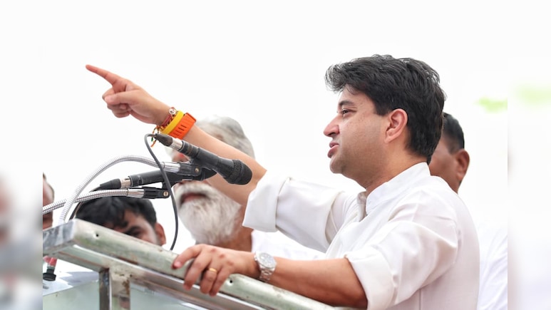 तय सीमा से पहले शुरू हुई शिवपुरी - झांसी लिंक रोड, सिंधिया ने दिया बड़ा तोहफा तय सीमा से पहले शुरू हुई शिवपुरी - झांसी लिंक रोड, सिंधिया ने दिया बड़ा तोहफा