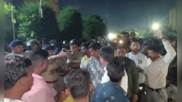 एमपी में ऑयल फैक्ट्री में गैस रिसाव से हादसे के बाद बवाल, तीनों शव रखकर परिजनों का प्रदर्शन; कर रहे ये मांग