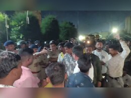 एमपी में ऑयल फैक्ट्री में गैस रिसाव से हादसे के बाद बवाल, तीनों शव रखकर परिजनों का प्रदर्शन; कर रहे ये मांग एमपी में ऑयल फैक्ट्री में गैस रिसाव से हादसे के बाद बवाल, तीनों शव रखकर परिजनों का प्रदर्शन; कर रहे ये मांग