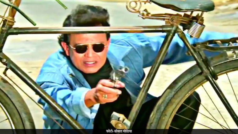 एक डायलॉग की वजह से सिनेमाघरों से उतार दी गई थी मिथुन चक्रवर्ती की ये फिल्म, कॉलेज की लड़कियों की थी शिकायत एक डायलॉग की वजह से सिनेमाघरों से उतार दी गई थी मिथुन चक्रवर्ती की ये फिल्म, कॉलेज की लड़कियों की थी शिकायत