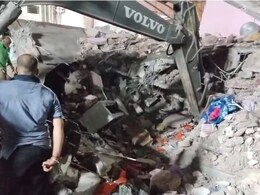 Indore Building Collapses: मलबे में दबे 14 लोगों को प्रशासन ने किया रेस्क्यू, मुआयने के लिए घटनास्थल पहुंची FSL की टीम, नमूने किए एकत्र Indore Building Collapses: मलबे में दबे 14 लोगों को प्रशासन ने किया रेस्क्यू, मुआयने के लिए घटनास्थल पहुंची FSL की टीम, नमूने किए एकत्र