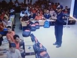 मीणा समाज पर महिला कांस्टेबल की विवादित टिप्पणी के बाद बवाल, माफी भी नहीं आई काम; निलंबन के आदेश जारी मीणा समाज पर महिला कांस्टेबल की विवादित टिप्पणी के बाद बवाल, माफी भी नहीं आई काम; निलंबन के आदेश जारी