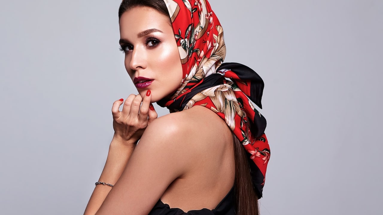7 Scarf Style Hacks for Versatile, Trendy Fashion and Creative Accessory Ideas.