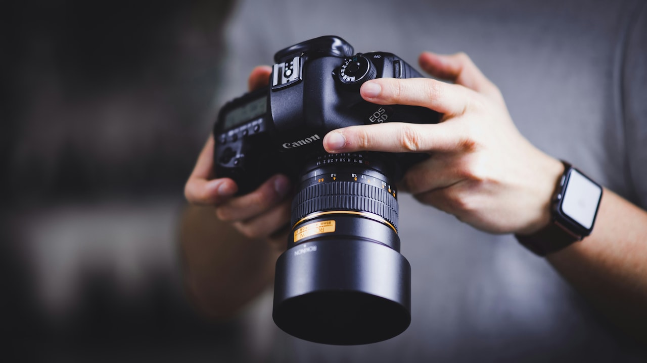 Bring your charm of creating content with DSLR camera