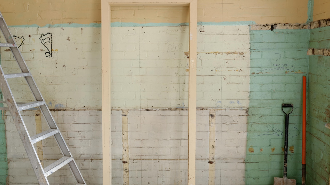 10 Clever Ways To Use Ladders In Small Homes