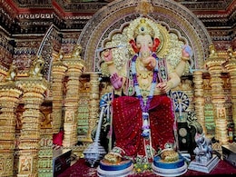 Lalbaugcha Raja: रेमंडच्या गौतम सिंघानियांचं लालबागच्या राजाला भरूभरून दान, VIDEO व्हायरल Lalbaugcha Raja: रेमंडच्या गौतम सिंघानियांचं लालबागच्या राजाला भरूभरून दान, VIDEO व्हायरल