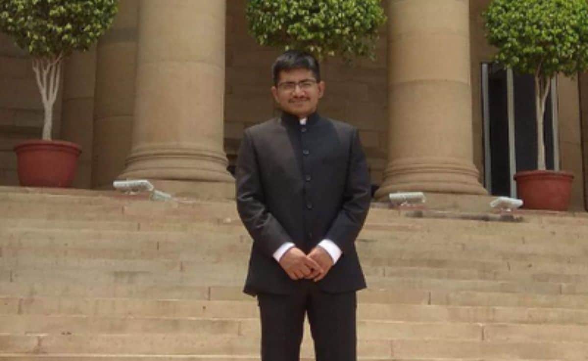 Mainak Ghosh Mainak Ghosh