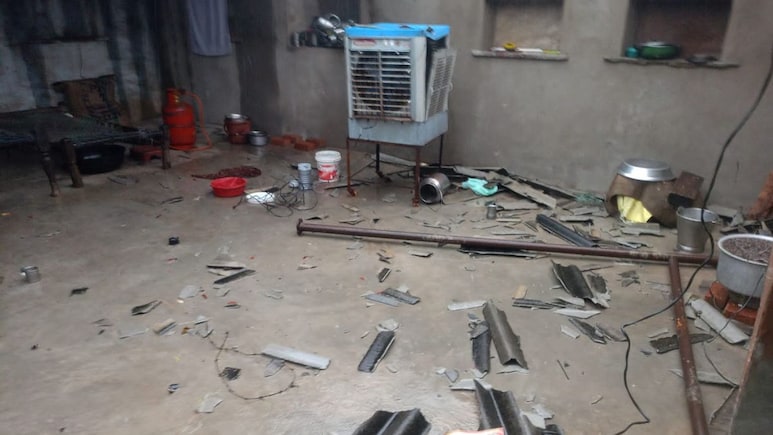 राजस्थान में वज्रपात का कहर, एक साथ 33 भेड़ों का झुंड हो गया ढेर... मकान को भी हुआ नुकसान राजस्थान में वज्रपात का कहर, एक साथ 33 भेड़ों का झुंड हो गया ढेर... मकान को भी हुआ नुकसान