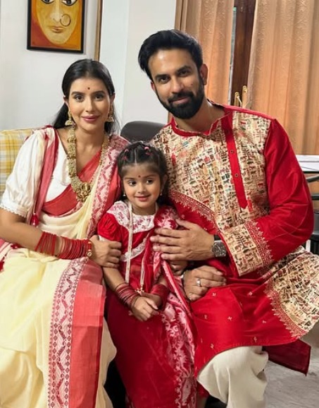 Durga Puja 2025: Charu Asopa, Along With Ex-Husband Rajeev Sen And Daughter, Joins The Festival In Kolkata