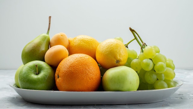 Add fruits to your diet keeping these pointers in mind to achieve their amazing benefits