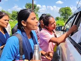 आईटीआई मुंगावली में पंखे-बाथरूम नहीं, ब्लैकबोर्ड भी खराब, बच्चों ने कलेक्‍टर को रोककर बताईं समस्‍याएं