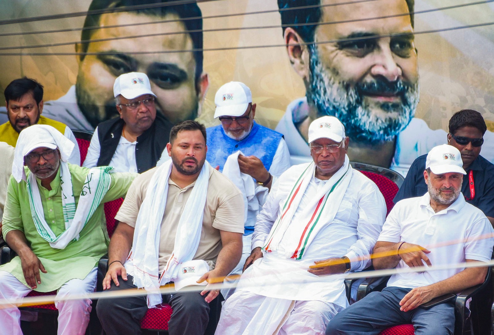 Live: राहुल गांधी ने कहा-हम हाइड्रोजन बम के साथ तैयार, वोट चोरी करने वाले चेहरा नहीं दिखा पाएंगे