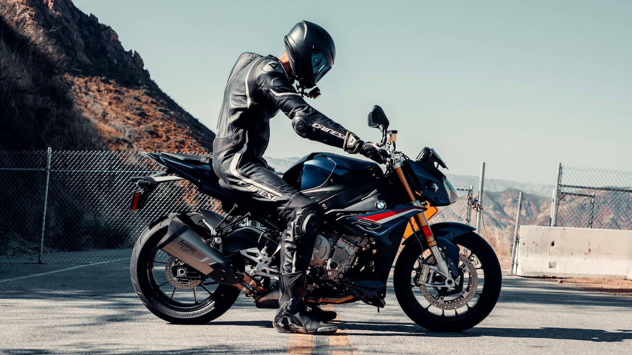 Choose the right motorcycle jacket for your comfortable long journey ride 