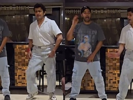 Varun Dhawan Shakes A Leg With Sonu Nigam On <i>Bijuria</i>. Watch Varun Dhawan Shakes A Leg With Sonu Nigam On <i>Bijuria</i>. Watch