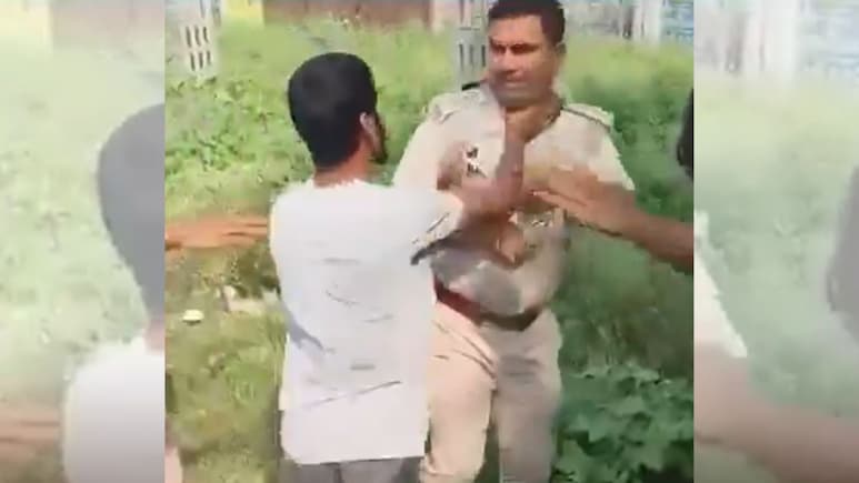 VIDEO: राजस्थान में फिर पुलिस पर हमला, ट्रक ड्राइवर ने RTO इंस्पेक्टर का दबाया गला... लगातार मारता रहा धक्का VIDEO: राजस्थान में फिर पुलिस पर हमला, ट्रक ड्राइवर ने RTO इंस्पेक्टर का दबाया गला... लगातार मारता रहा धक्का